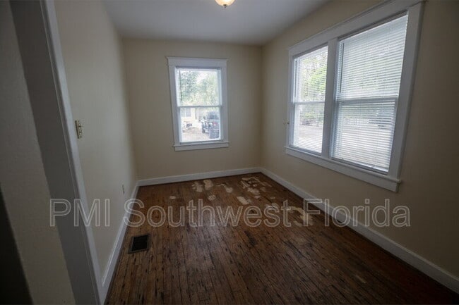Building Photo - 303 Ohio Pl