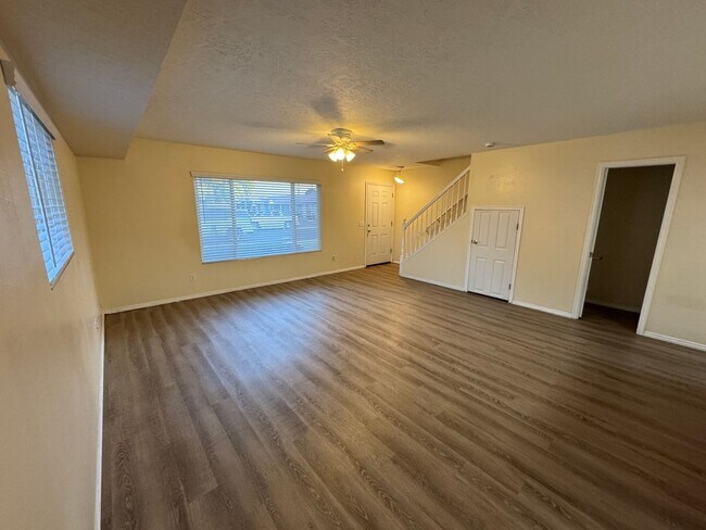 Building Photo - Dixie Downs Townhouse