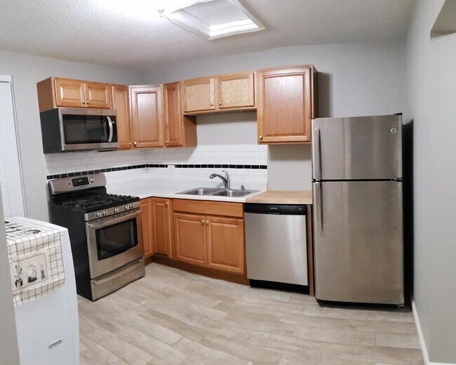 Cocina del primer piso - 1835 Quincy St NE