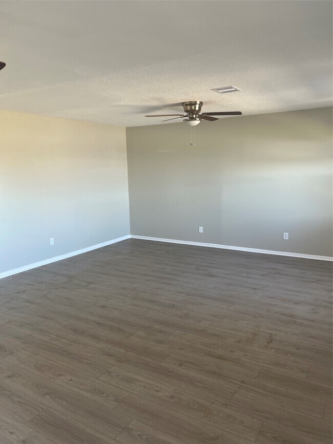 Foto del edificio - 402 Thompson Dr