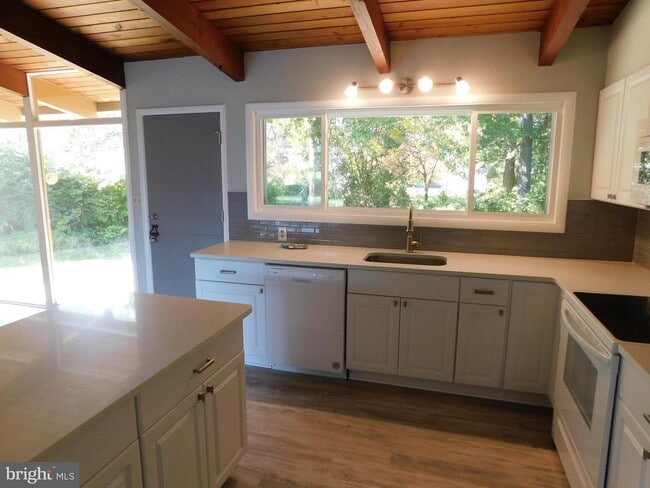 Building Photo - 1242 S Governors Ave