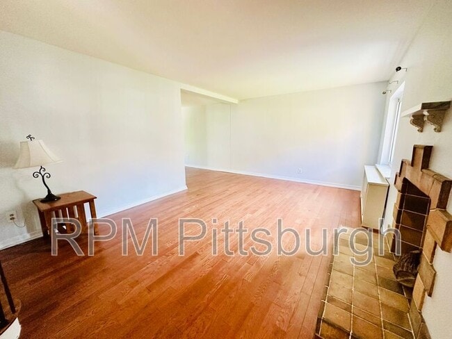 Building Photo - 6517 Rosemoor St