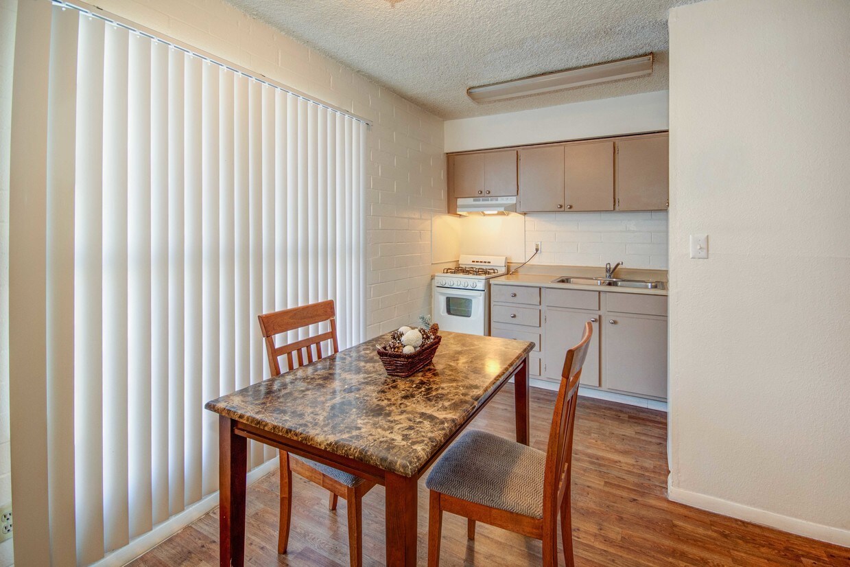 Foto del edificio - 919 N Alvernon Way