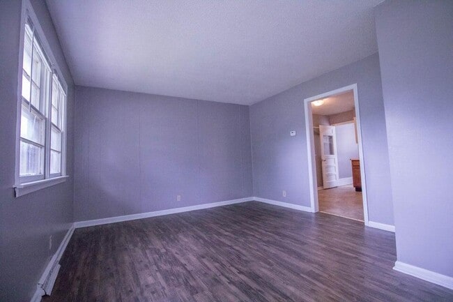 Building Photo - 2817 N Willowbrook Rd