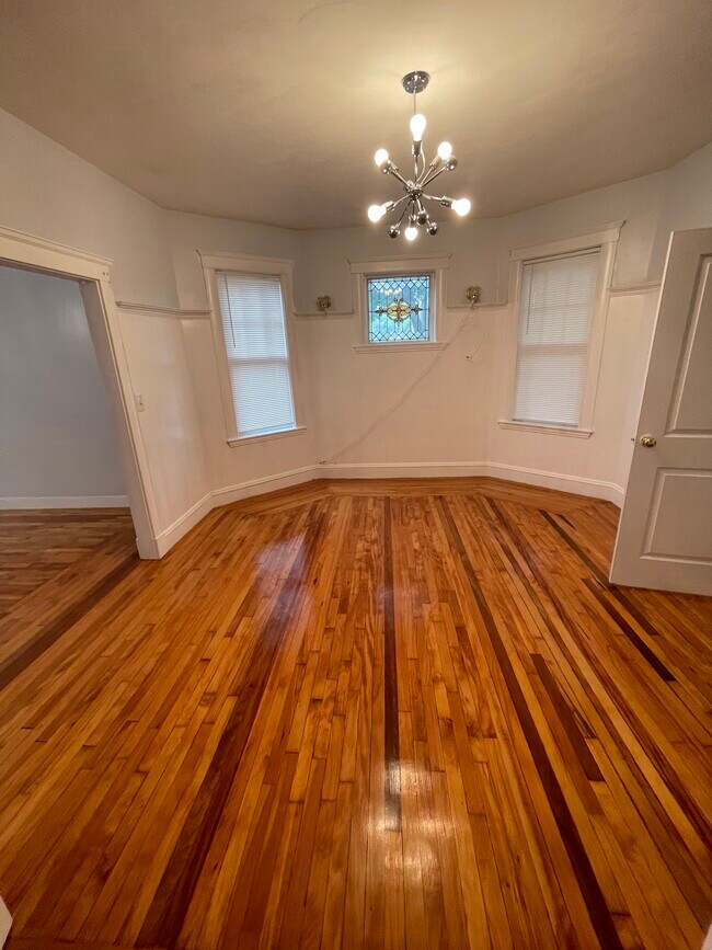Dinning Room - 61 Lithgow St