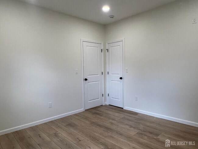 Building Photo - 33 Obert St