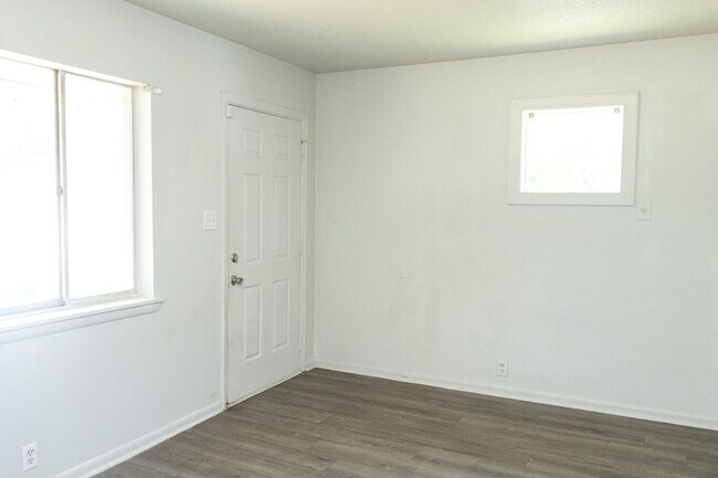 Building Photo - 1132 N Hickory Street