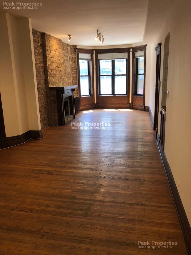 Foto del edificio - 824 W Newport Ave