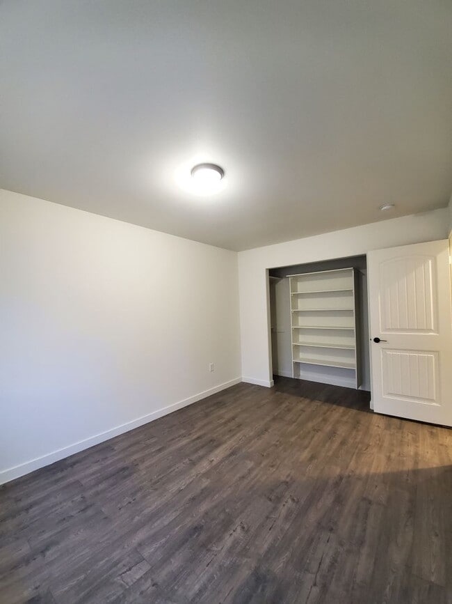 Building Photo - 1125 W Ivy Ave