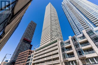 Building Photo - 2221 Yonge St