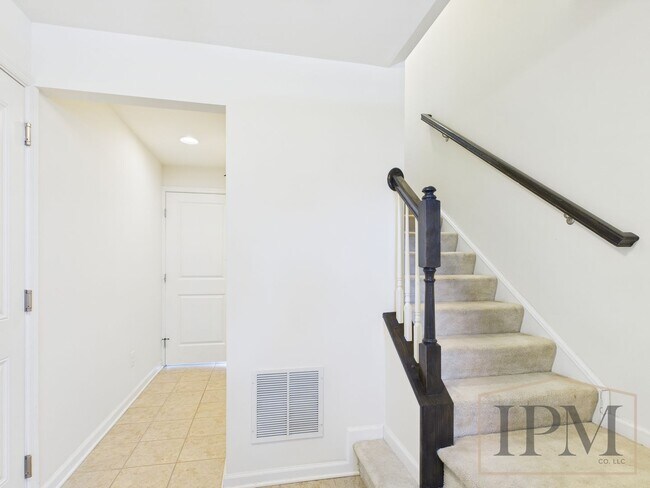 Foto del edificio - Available Now - Charming 4 Bedroom Home in...
