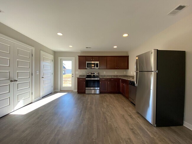 Foto del edificio - Beautiful home for Rent in Talladega, AL!!...