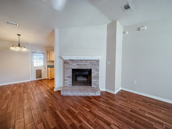 Foto del edificio - 309 Adams Dr