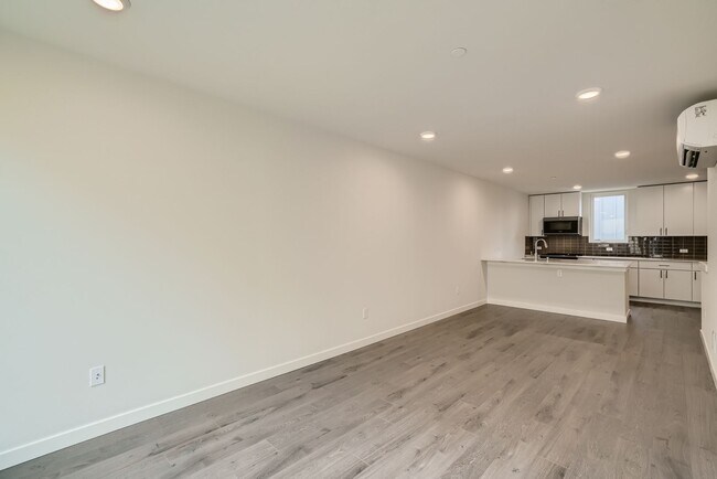 Foto del edificio - Immaculate Newer Construction - 3 Bed 2 Ba...