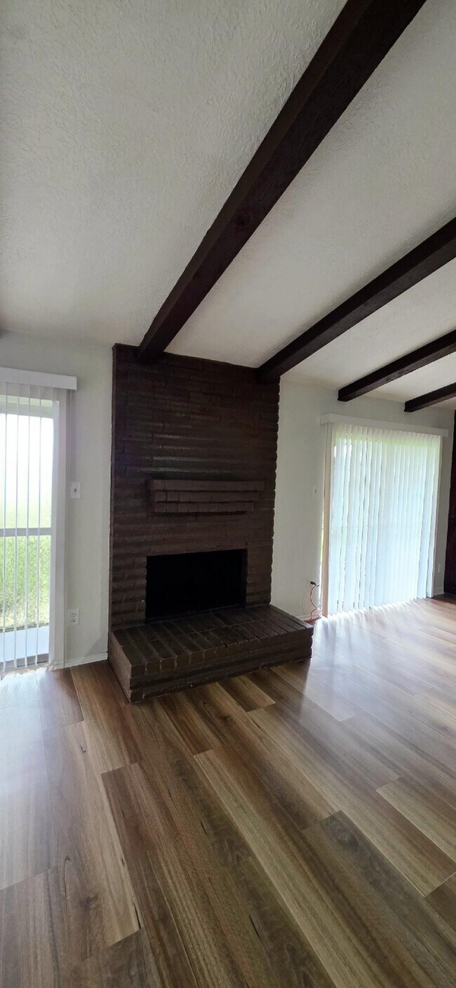 Foto del edificio - 8443 Gulfwood Ln