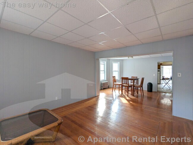 Foto del edificio - Davis Square 4 Bedroom, 2 Baths - New Reno