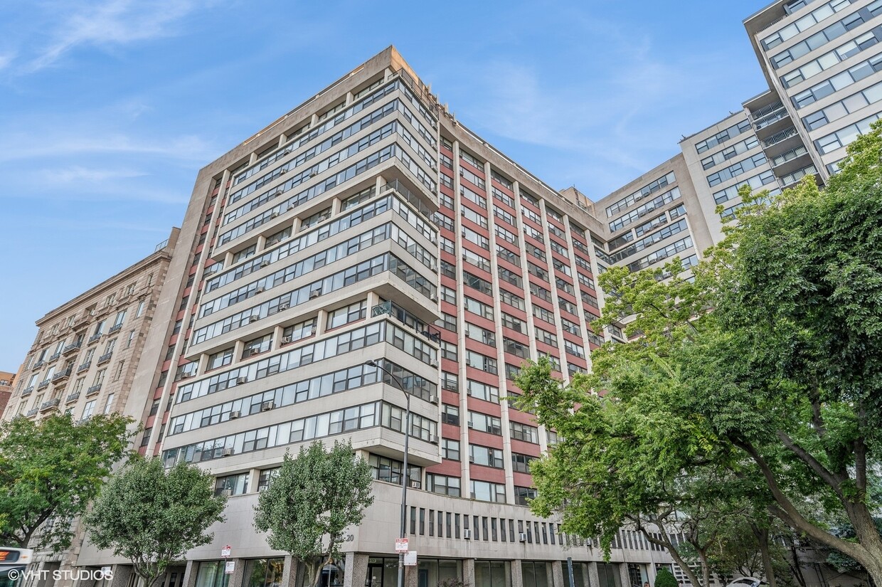 Primary Photo - 3420 N Lake Shore Dr