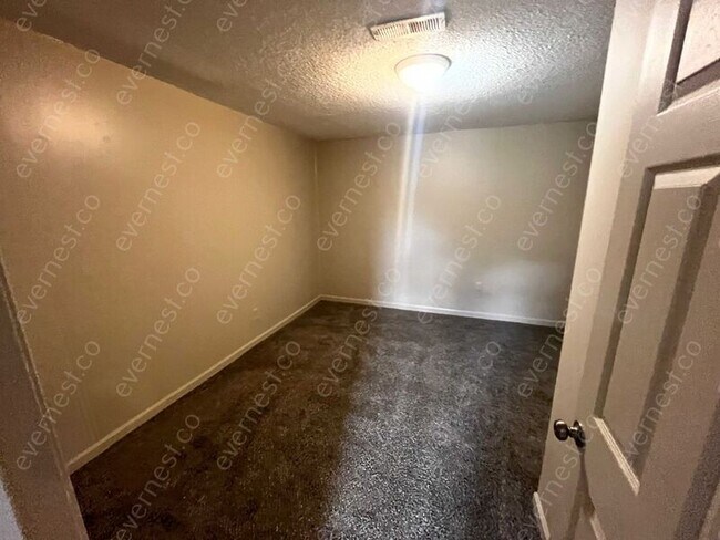 Building Photo - 7611 Holiday Hills Dr