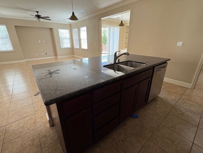 Foto del edificio - Large executive home close to Questa school!