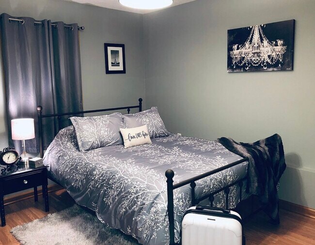 Bedroom 1 with Queen Bed & Desk - 3111 N 70th St