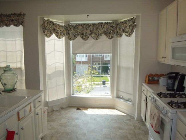 Building Photo - End unit water view TH for rent in Lake Ridge