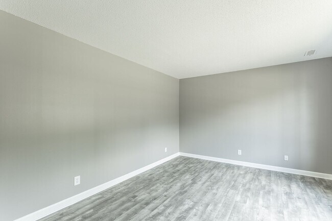 Building Photo - 506 Ely Road