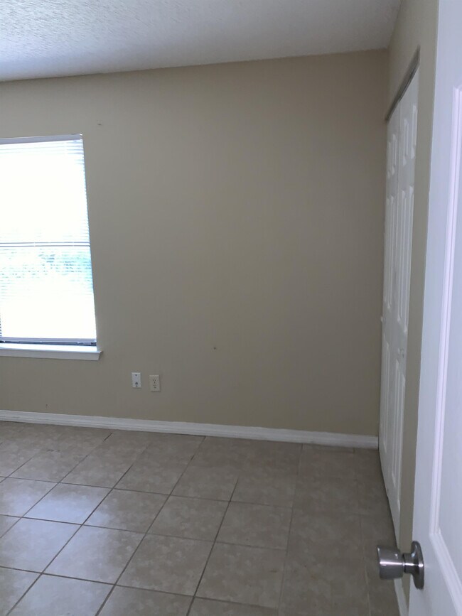 Foto del edificio - 6823 Tiki Ln