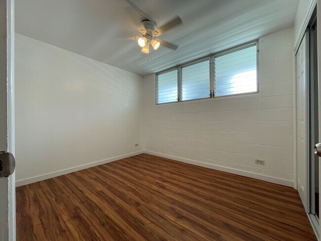 guest room - 5400 Likini St