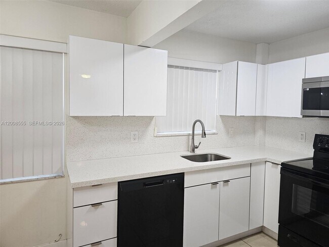 Foto del edificio - 900 Tallwood Ave