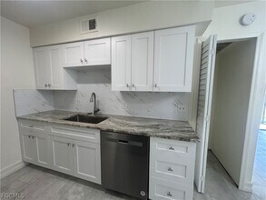 Building Photo - 5315 Summerlin Rd
