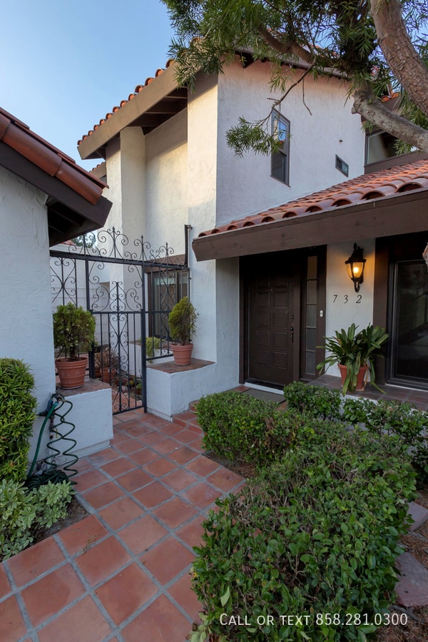 Building Photo - 732 Camino Santa Barbara