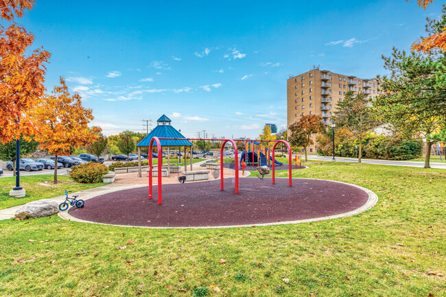 Photo du bâtiment - Brampton Village Apartments