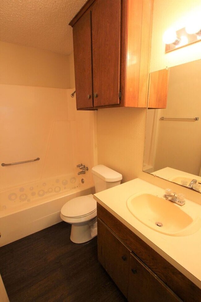 Foto del edificio - 2 Bedroom 1 Bath Duplex in West Tyler! Tour Today!
