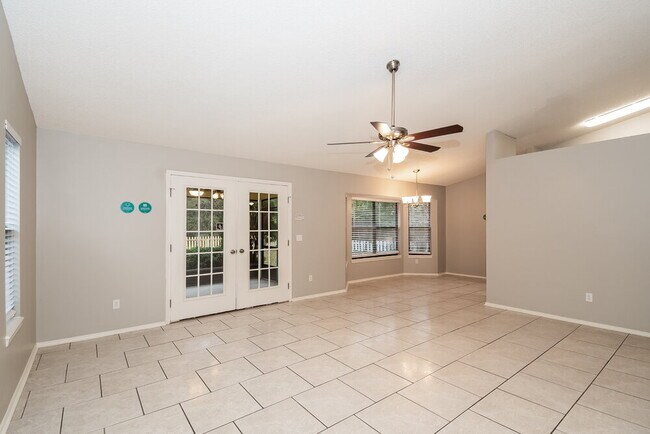 Building Photo - 574 Radnor Ln