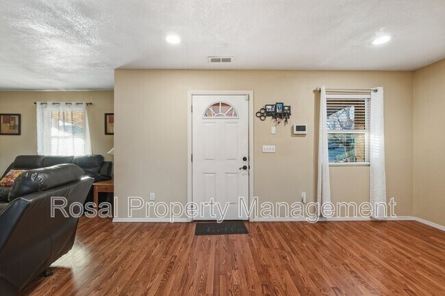 Building Photo - 1700 Gschwind Pl SW