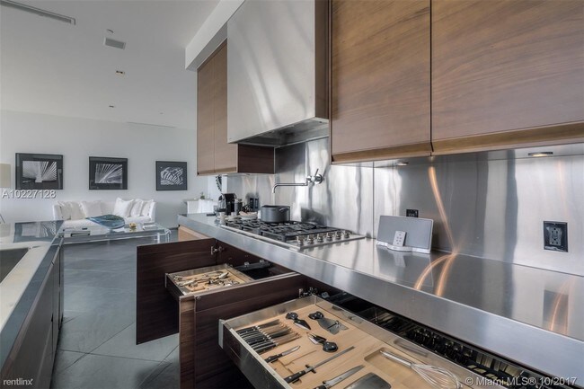 Foto del edificio - 800 S Pointe Dr