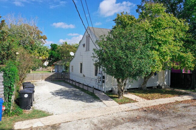 Building Photo - 7619 Hurst St