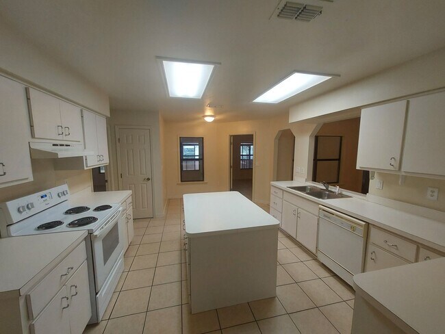 Building Photo - 8 PECAN DRIVE TRACE