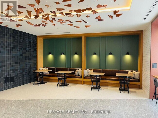 Photo du bâtiment - 2495 Eglinton Ave W