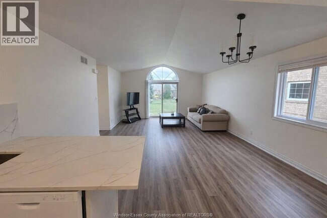 Building Photo - 1066 Thurso Way