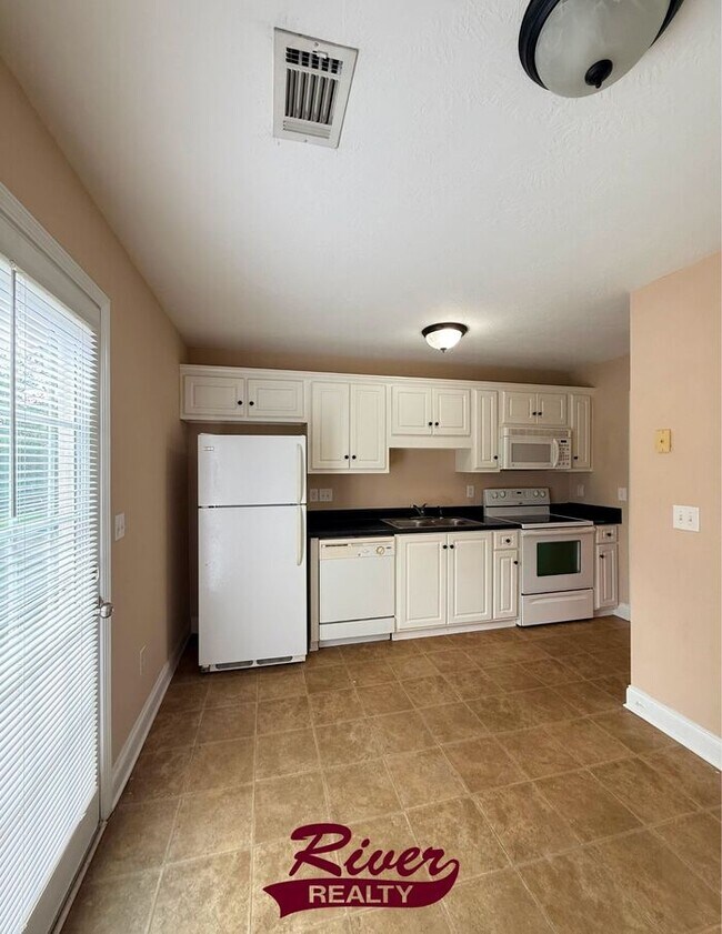 Building Photo - 421 Metz Dr