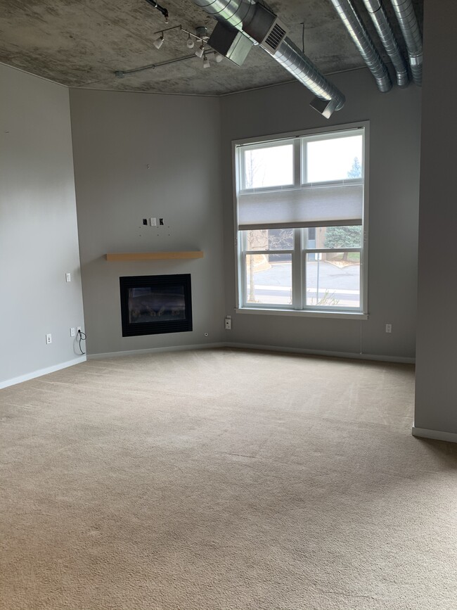Living area - 3701 Arapahoe Ave Unit 107