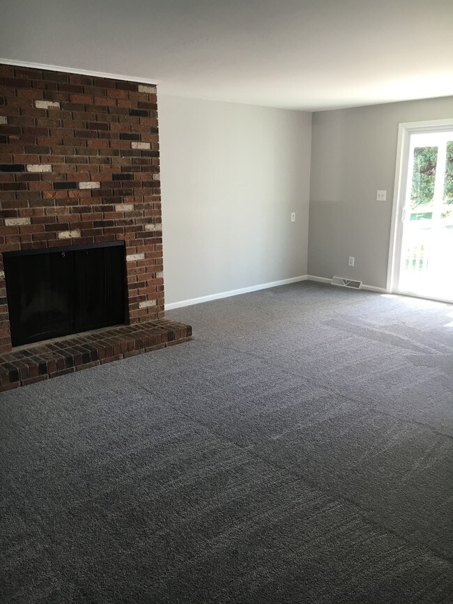 Building Photo - 4401 Overlook Dr