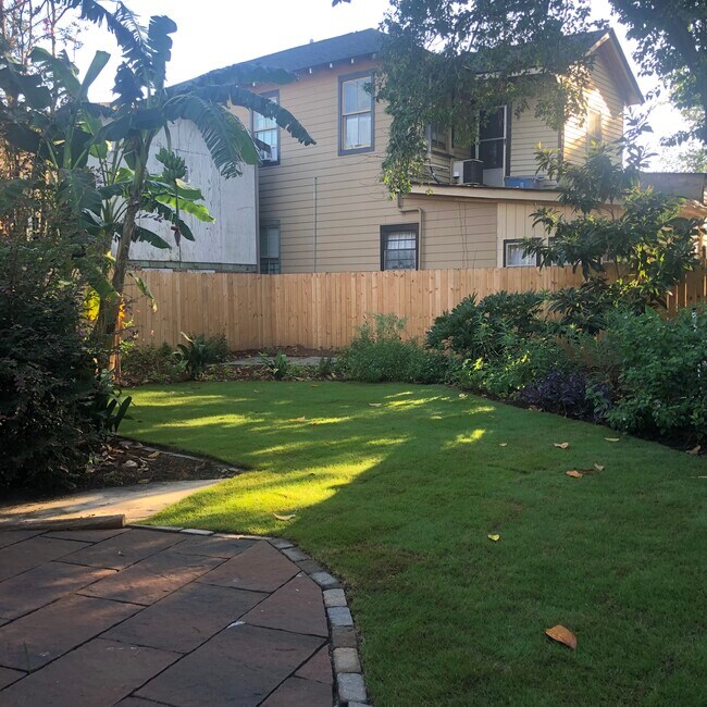 Back Yard - 1146 King St House