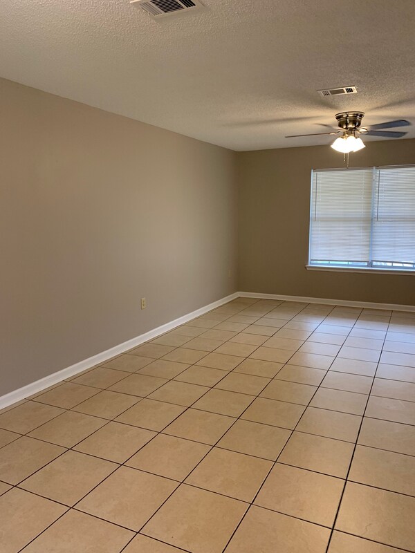 Building Photo - 939 Tanager Road