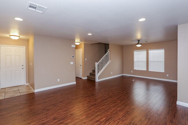 Foto del edificio - 9434 W Blooming Grove Ave