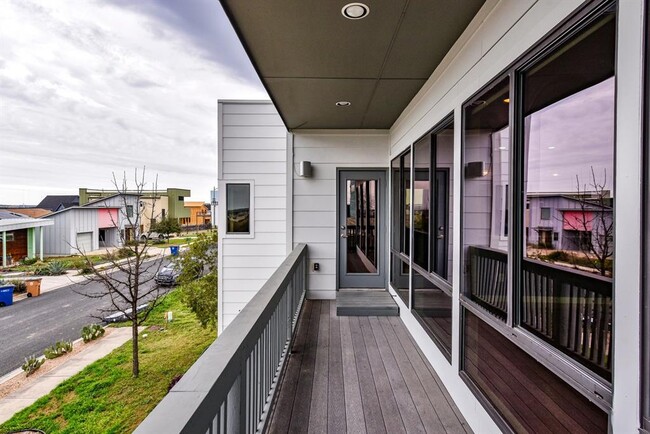 Foto del edificio - 5905 Toscana Ave