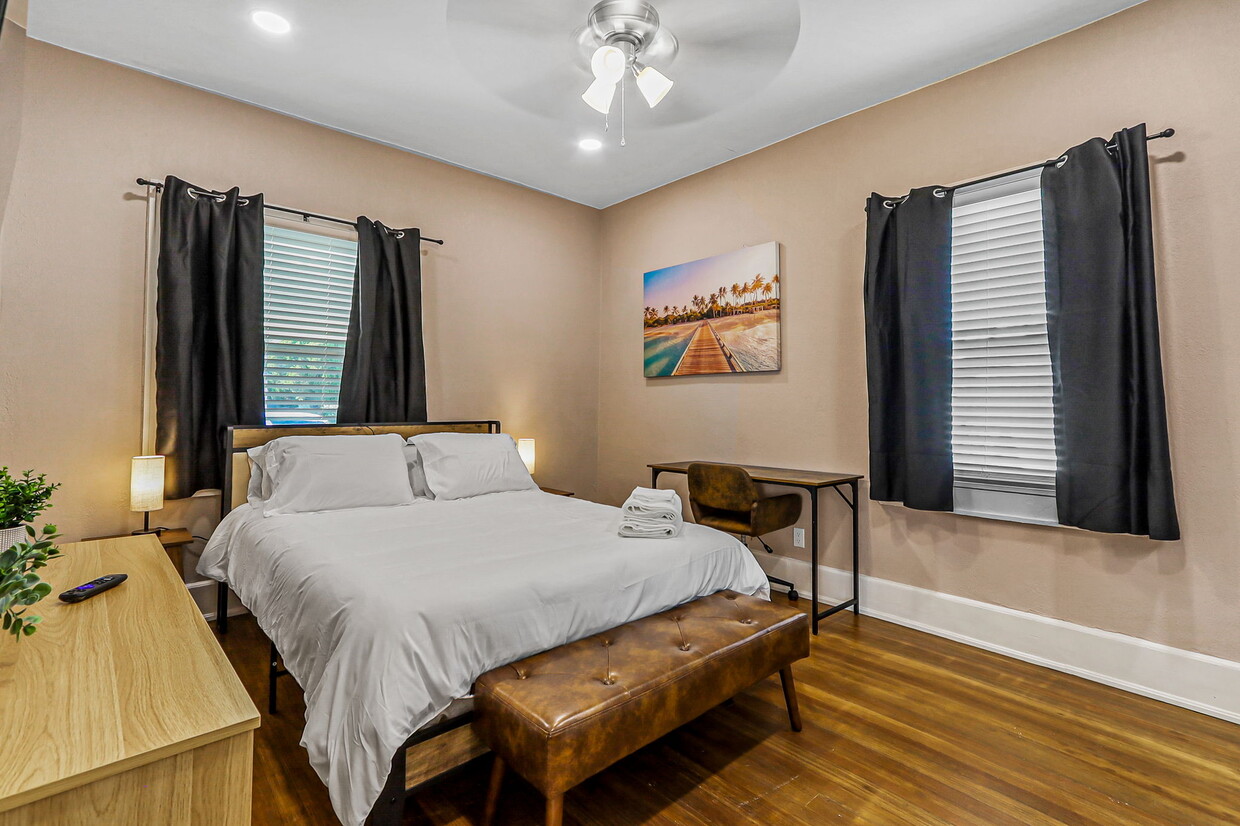 Primary Photo - 1806 Arizona Ave