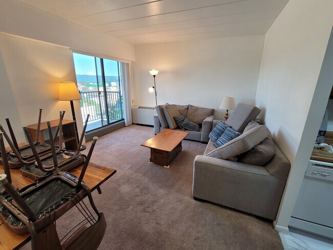 Building Photo - 255 E Beaver Ave