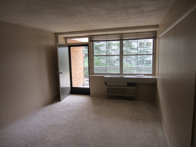 Dining room - 2030 N. Adams Street